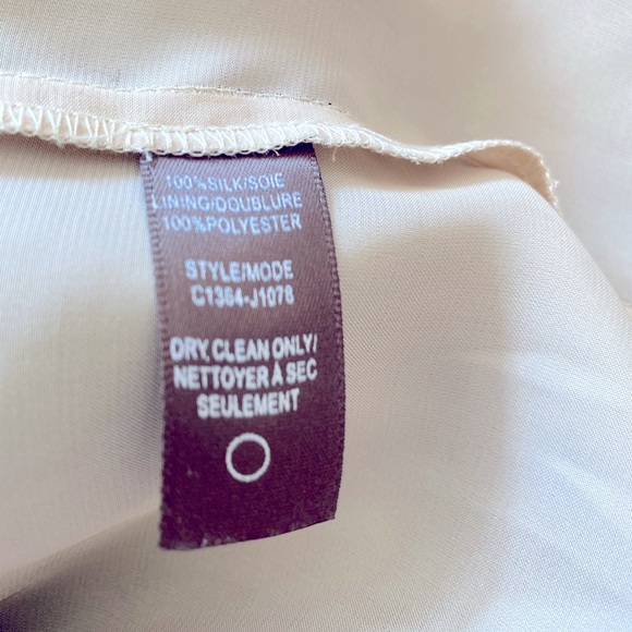 🌸HOST PICK🌸 Charlie Jade Silk Pattered V Neck Dress - Picture 4 of 7